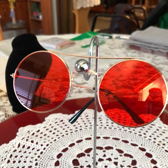 COPY - Retro sunnies in red - Picture 5 of 6